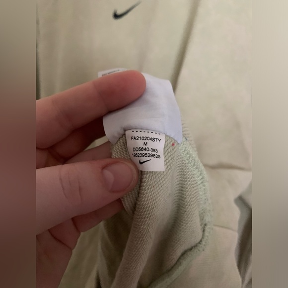 Nike Women’s Light Green Hoodie - Size Medium - Picture 7 of 7